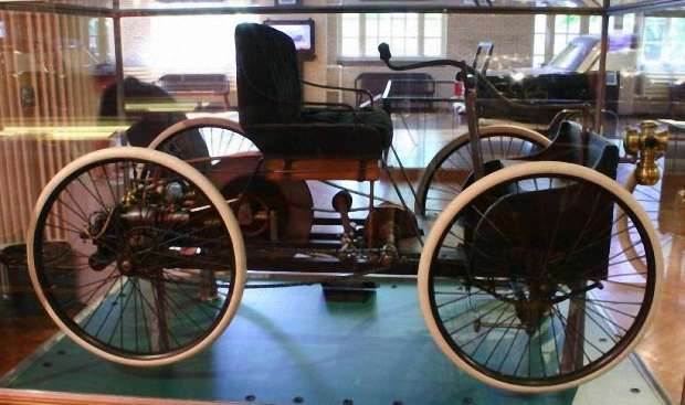Квадрацикл Генри Форда в музее в г. Дирборне, штат Мичиган