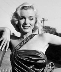 Мэрилин Монро возле своего Ford Thunderbird