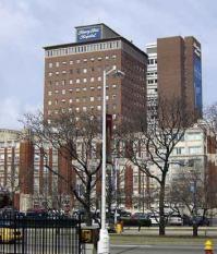 Больничное здание Генри Форда (Henry Ford Hospital, HFH) в  Детройте, штат Мичиган