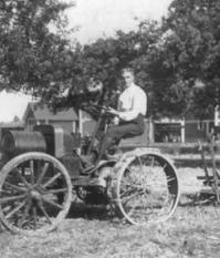 Генри Форд за рулем Fordson