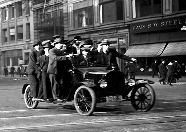 Форд первым установил на своих предприятиях минимальный уровень заработной платы и 8-часовой рабочий день