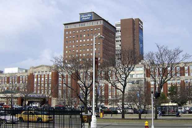 Больничное здание Генри Форда (Henry Ford Hospital, HFH) в  Детройте, штат Мичиган
