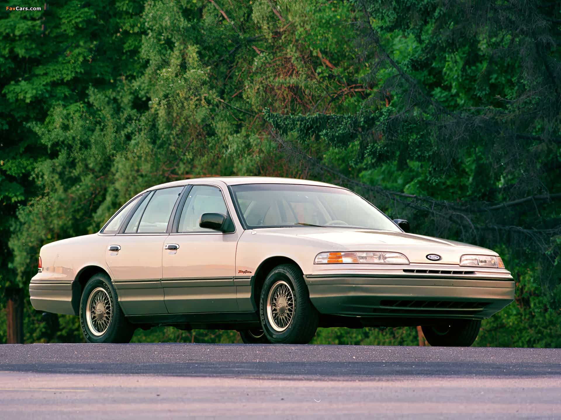 Ford Crown Victoria 1992 год