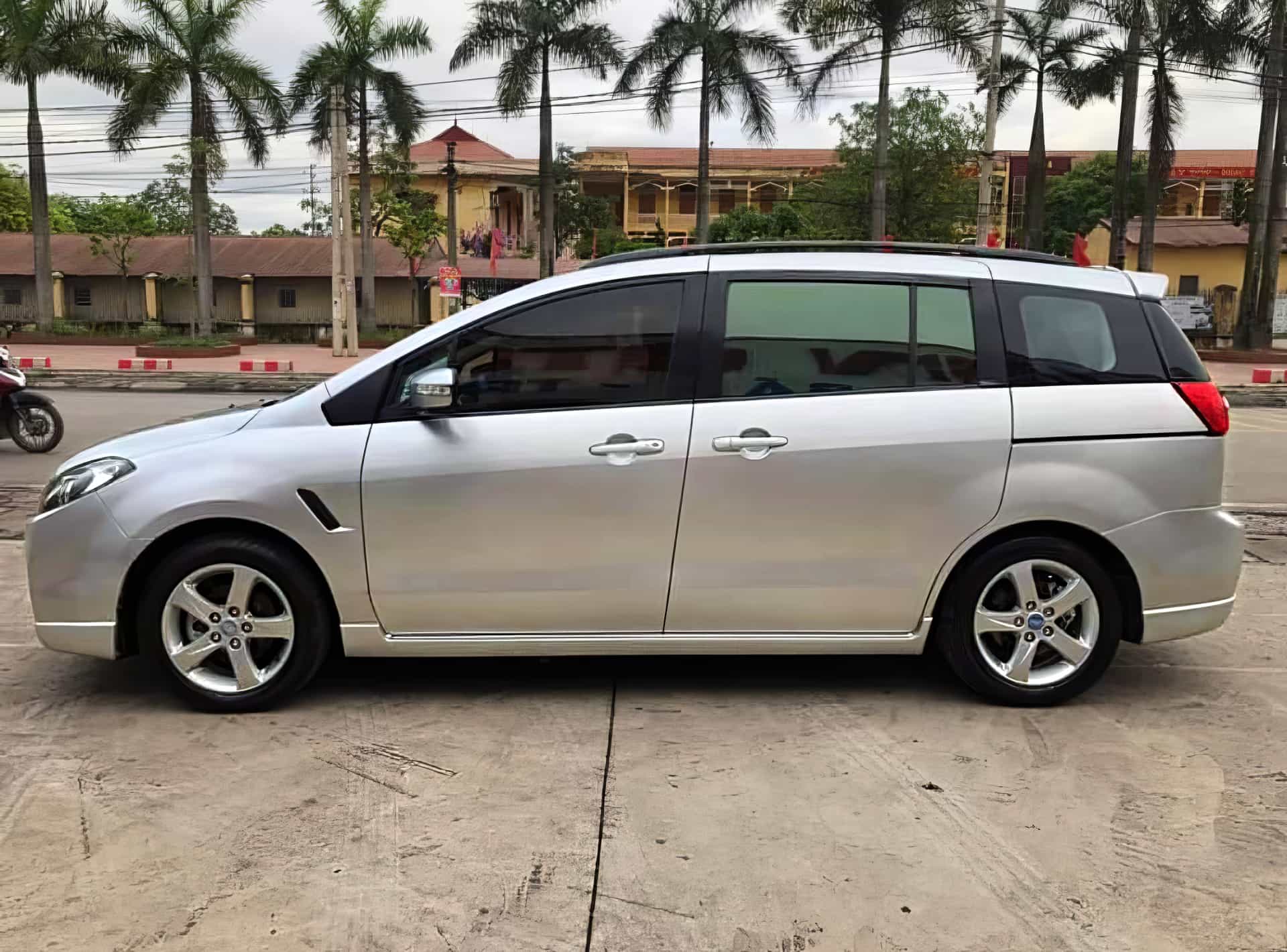 Ford i-Max 2008 года